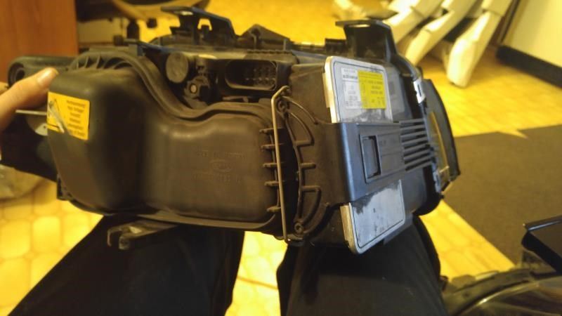 Left headlamp assembly composite used genuine OEM Audi A4 2003-2006