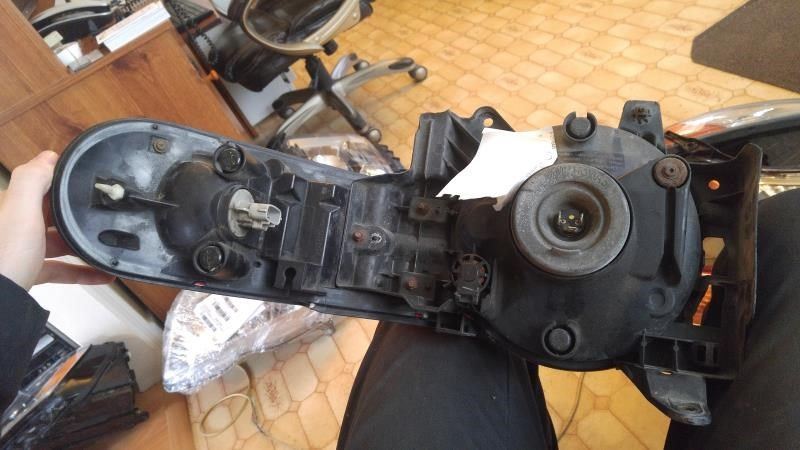 Right headlamp assembly composite used genuine OEM Toyota FJ Cruiser 2007-2014