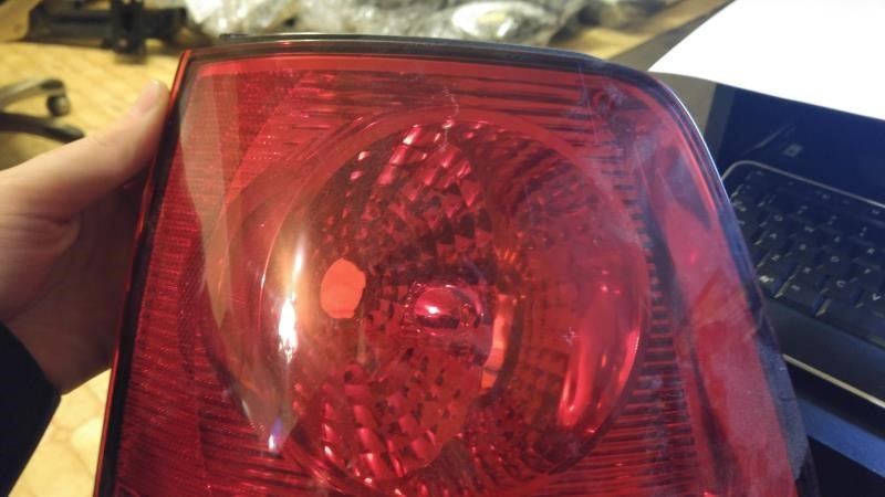 Left taillamp assembly used genuine OEM KIA Sorento 2003-2006