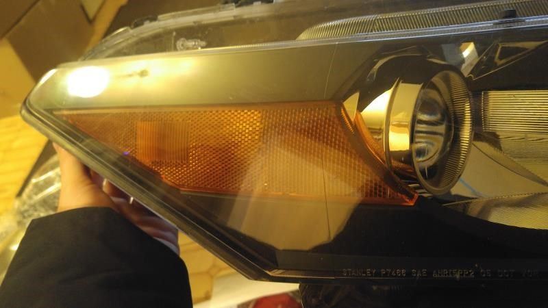 Right headlamp assembly composite used genuine OEM Honda Accord 2008-2010