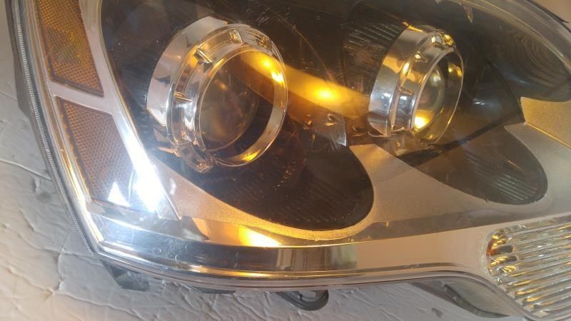 Faro usado original (OEM) General Motors Acadia 2007-2012