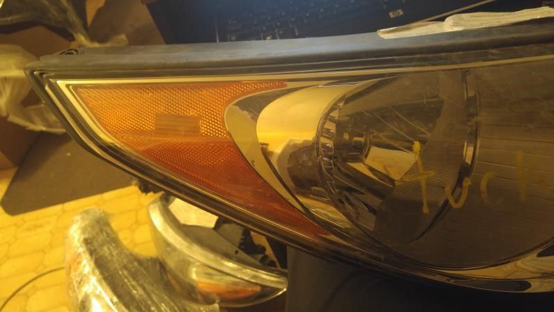 Right headlamp assembly composite used genuine OEM Hyundai Tucson 2010-2013