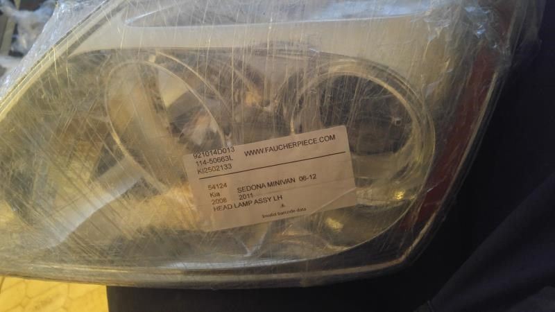 Left headlamp assembly composite used genuine OEM KIA Sedona 2007
