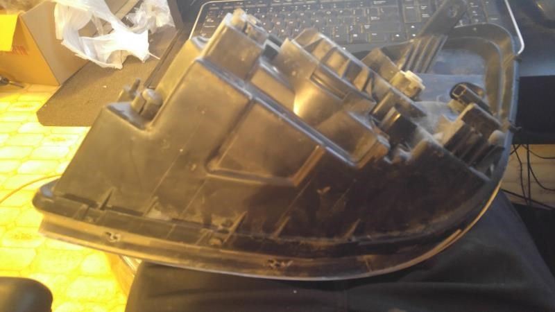 Left headlamp assembly composite used genuine OEM KIA Sedona 2007