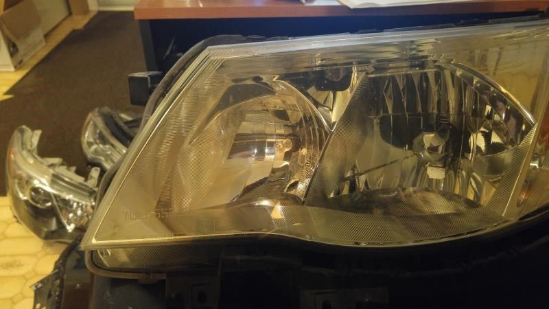 Left headlamp assembly composite used genuine OEM Subaru Forester 2009-2013