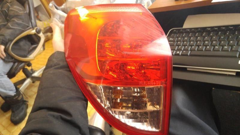 Calavera (luz trasera) izquierda usada original (OEM) Toyota RAV4 2006-2008