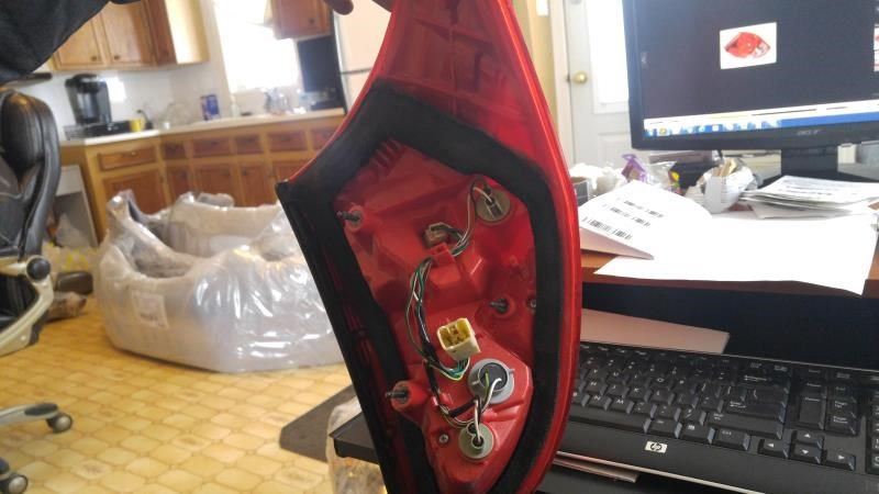 Calavera (luz trasera) izquierda usada original (OEM) Toyota RAV4 2006-2008