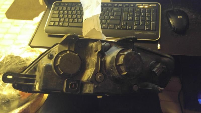 Right headlamp assembly composite used genuine OEM Hyundai Tiburon 2005