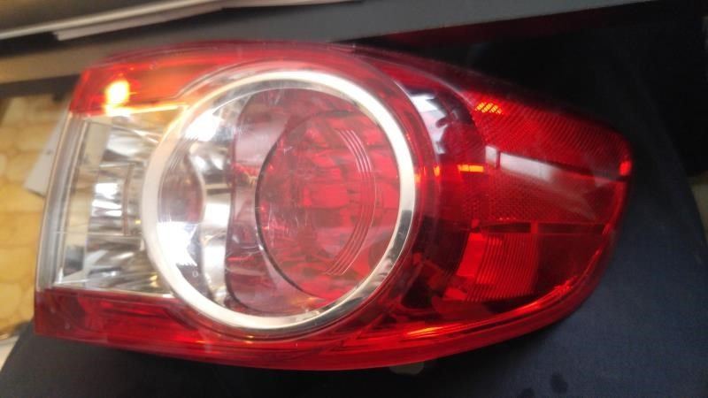 Defensa (parachoques) trasera derecha usada original (OEM) Toyota Corolla 2011-2013