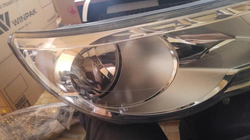 Faro derecho usado original (OEM) Volkswagen Tiguan 2009-2011