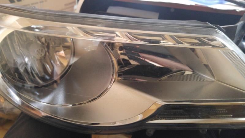 Faro derecho usado original (OEM) Volkswagen Tiguan 2009-2011