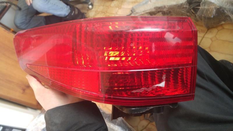 Left taillamp assembly used genuine OEM Honda Accord 2005