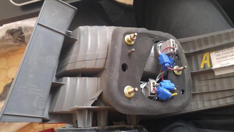 Left taillamp assembly used genuine OEM Honda Accord 2005