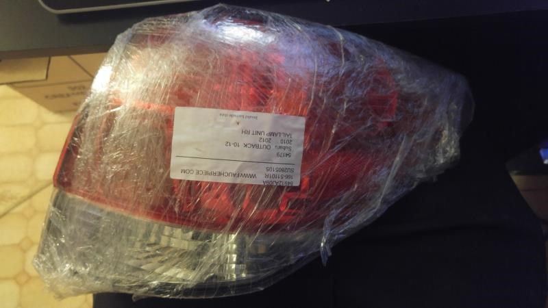 Calavera (luz trasera) derecha usada original (OEM) Subaru Outback 2010-2014