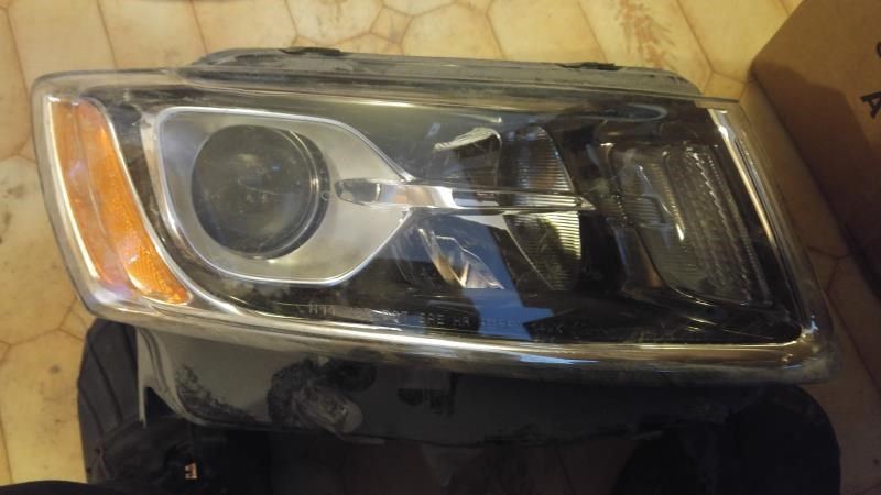 Faro derecho usado original (OEM) Jeep Grand Cherokee 2014-2016