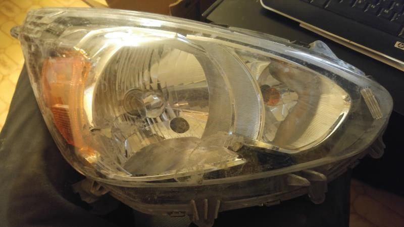 Faro usado original (OEM) Mitsubishi Mirage 2014-2020