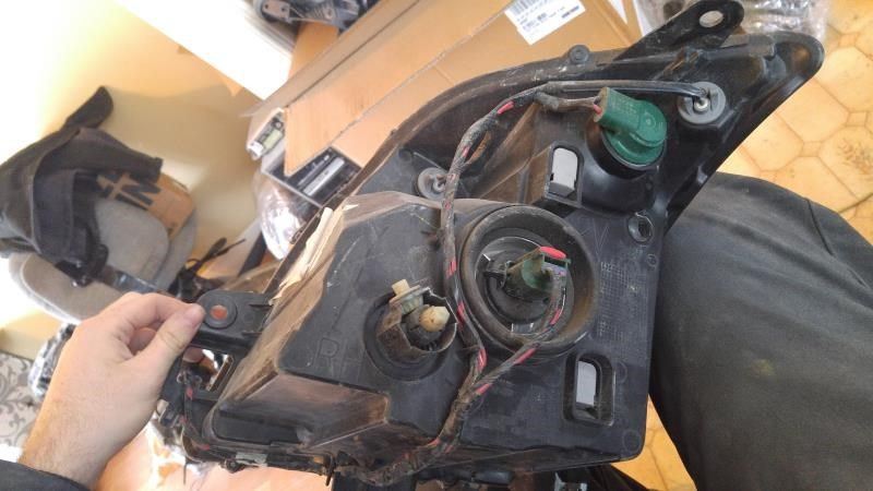 Right headlamp assembly composite used genuine OEM Nissan Rogue 2009-2010