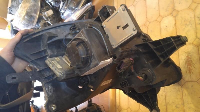 Right headlamp assembly composite used genuine OEM Buick Enclave 2008-2012