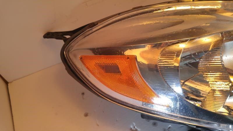 Right headlamp assembly composite used genuine OEM Nissan Versa 2012-2014