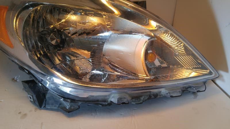 Right headlamp assembly composite used genuine OEM Nissan Versa 2012-2014