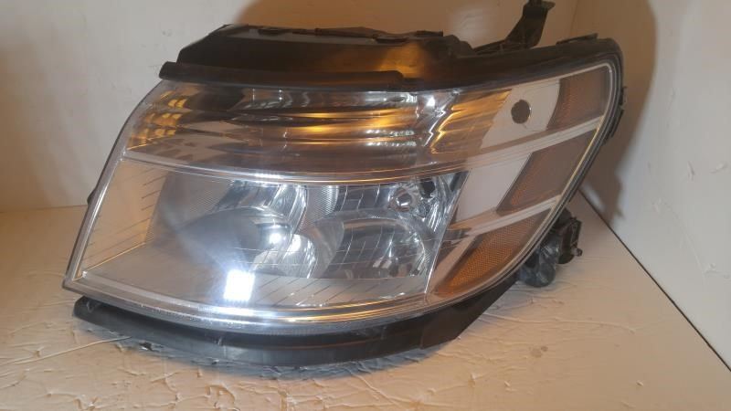 Left headlamp assembly composite used genuine OEM Ford Taurus 2008-2009