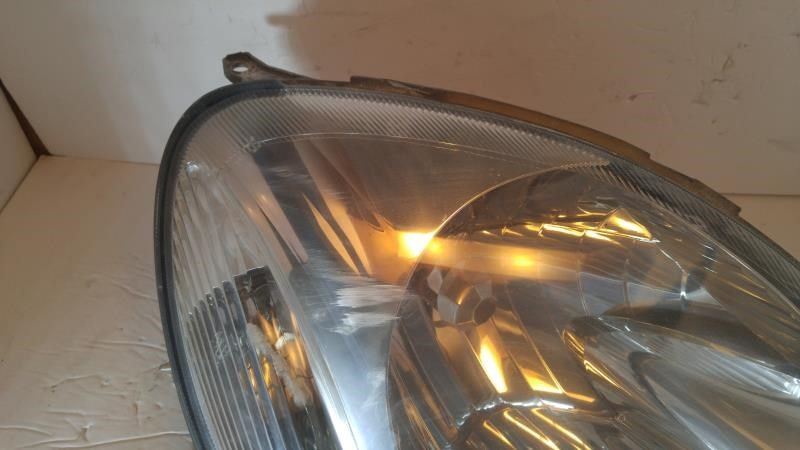 Faro derecho usado original (OEM) Toyota Echo 2003-2005