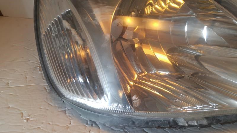 Faro derecho usado original (OEM) Toyota Echo 2003-2005