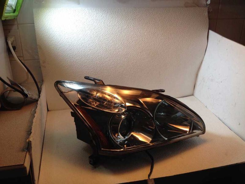 Right headlamp lens/housing used genuine OEM Lexus RX350 2007-2009