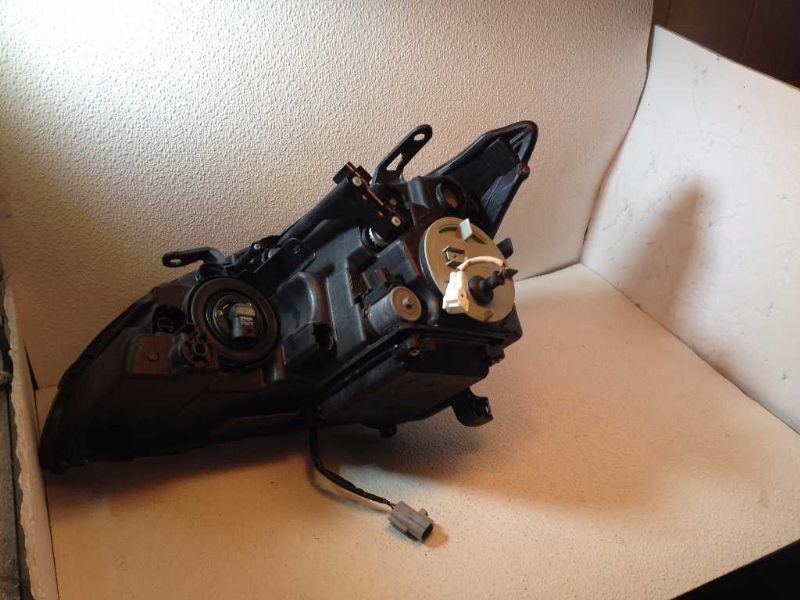 Right headlamp lens/housing used genuine OEM Lexus RX350 2007-2009