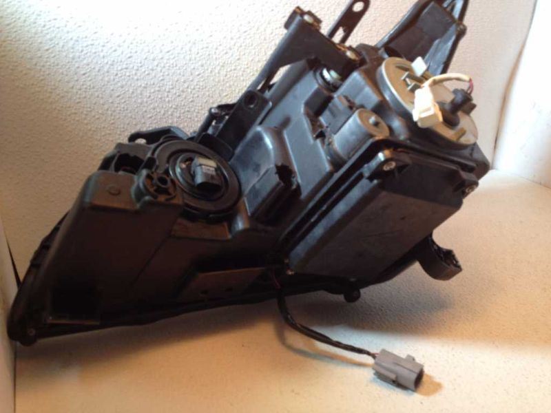 Right headlamp lens/housing used genuine OEM Lexus RX350 2007-2009
