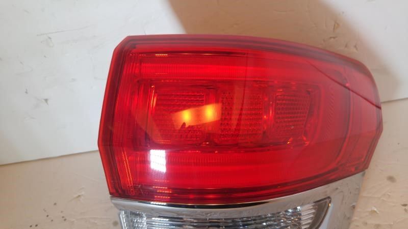Right taillamp assembly outer used genuine OEM Jeep Grand Cherokee 2014-2021