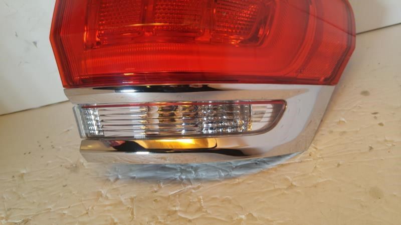 Right taillamp assembly outer used genuine OEM Jeep Grand Cherokee 2014-2021