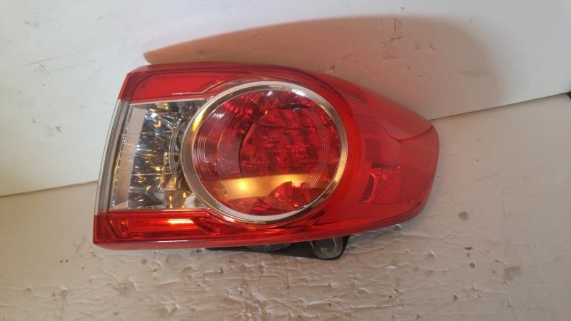 Calavera (luz trasera) derecha usada original (OEM) Toyota Corolla 2011-2013