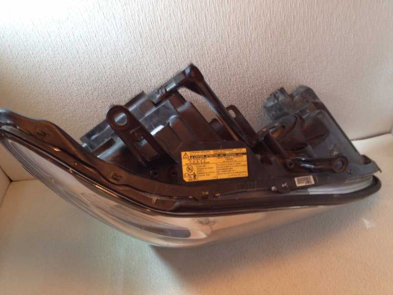 Right headlamp lens/housing used genuine OEM Lexus RX350 2007-2009