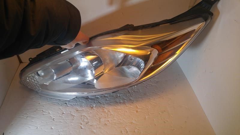 Faro izquierdo usado original (OEM) Ford Fiesta 2011-2013