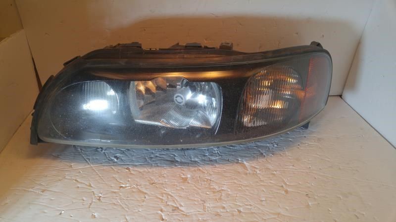 Headlamp Assembly used genuine OEM Volvo Volvo 60 Series 2001-2004