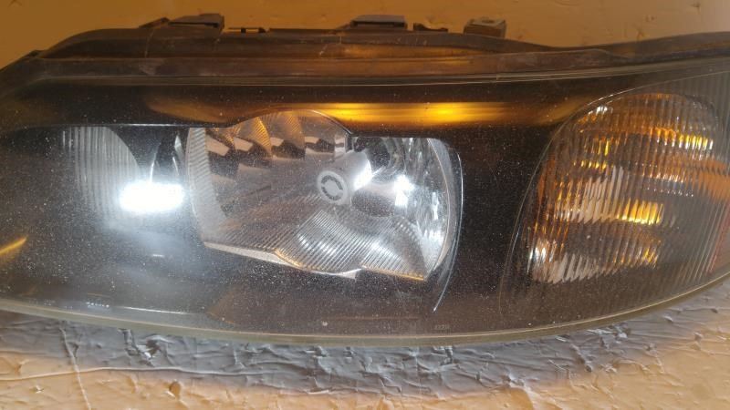Headlamp Assembly used genuine OEM Volvo Volvo 60 Series 2001-2004