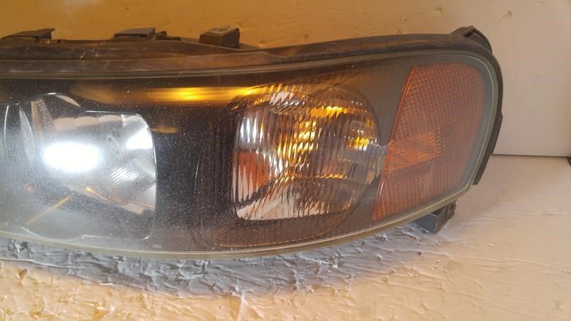 Headlamp Assembly used genuine OEM Volvo Volvo 60 Series 2001-2004