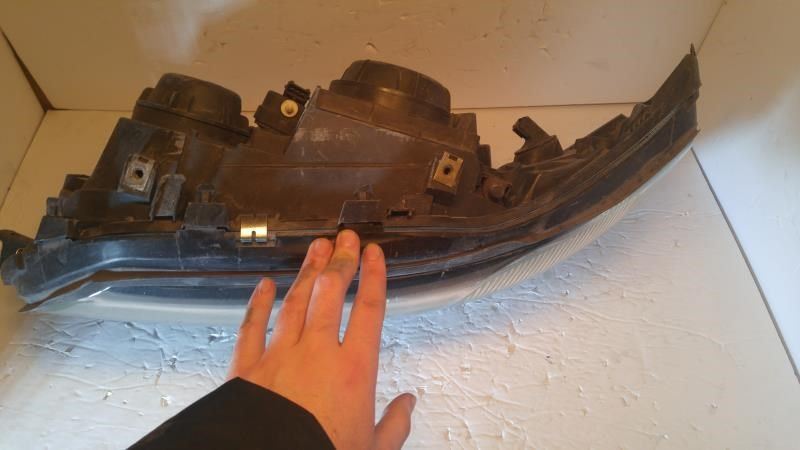 Headlamp Assembly used genuine OEM Volvo Volvo 60 Series 2001-2004