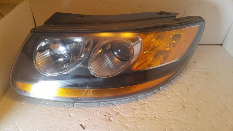 Left headlamp assembly composite used genuine OEM Hyundai Santa FE 2007-2008