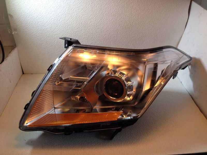 Right headlamp assembly composite used genuine OEM Cadillac SRX 2010-2013