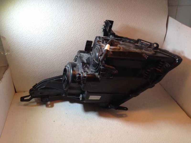 Right headlamp assembly composite used genuine OEM Cadillac SRX 2010-2013
