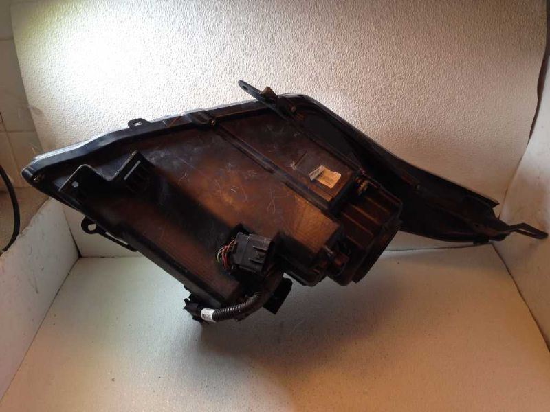 Right headlamp assembly composite used genuine OEM Cadillac SRX 2010-2013