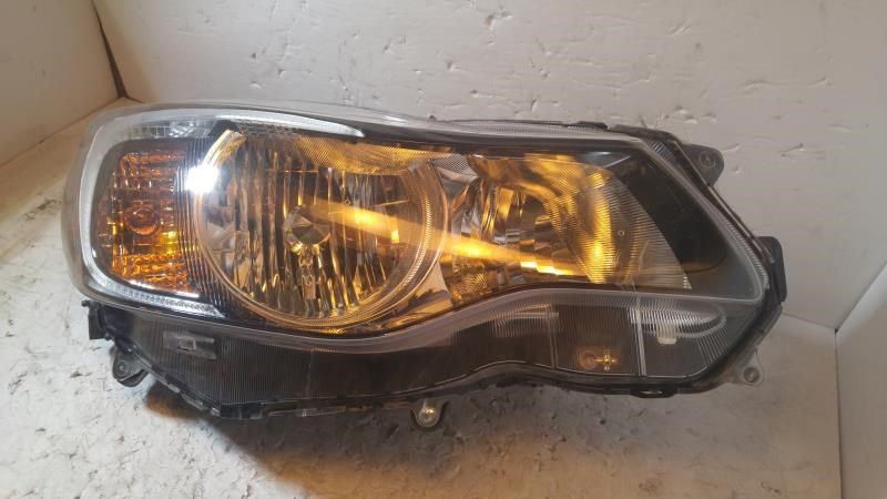 Faro derecho usado original (OEM) Subaru Crosstrek 2016-2017