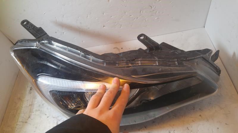 Faro derecho usado original (OEM) Subaru Crosstrek 2016-2017