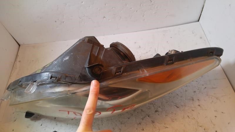 Right headlamp lens/housing used genuine OEM Toyota Yaris 2009-2011