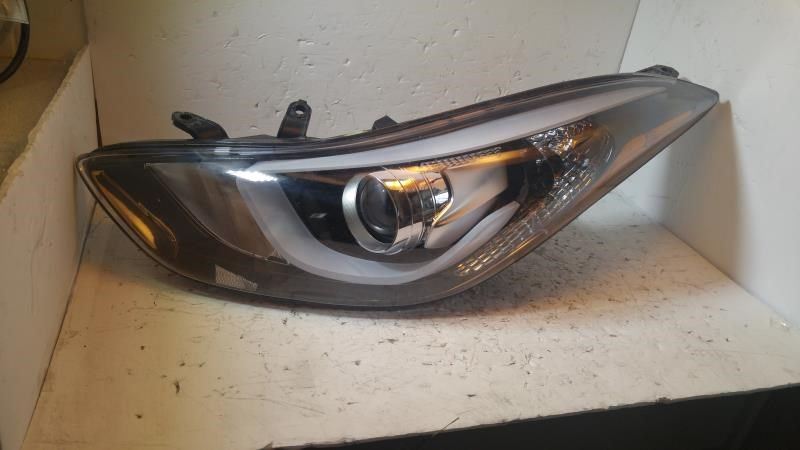 Faro derecho usado original (OEM) Hyundai Elantra 2014-2016