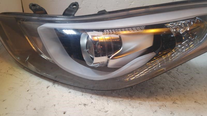 Faro derecho usado original (OEM) Hyundai Elantra 2014-2016