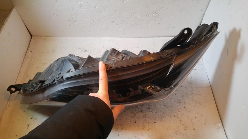 Left headlamp assembly composite used genuine OEM Toyota Sienna 2015-2019
