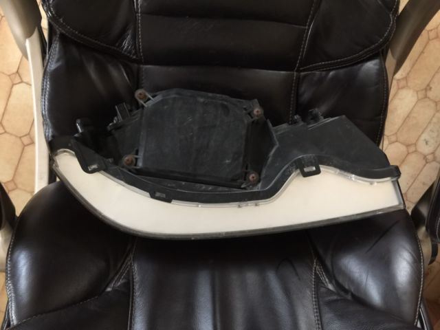 Left headlamp assembly composite used genuine OEM Lincoln Aviator 2003-2005